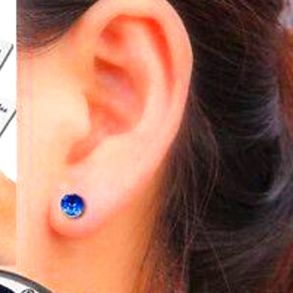 NEW! Gorgeous Magnetic Weightloss Stud Earrings - UNISEX ACUPRESSURE